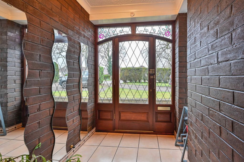 Property photo 3 of 19 Entrance Porch