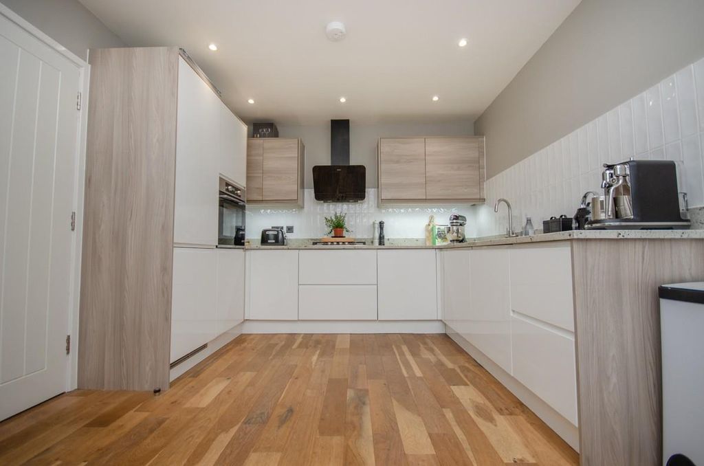 Property photo 3 of 25 Kitchen.Jpg