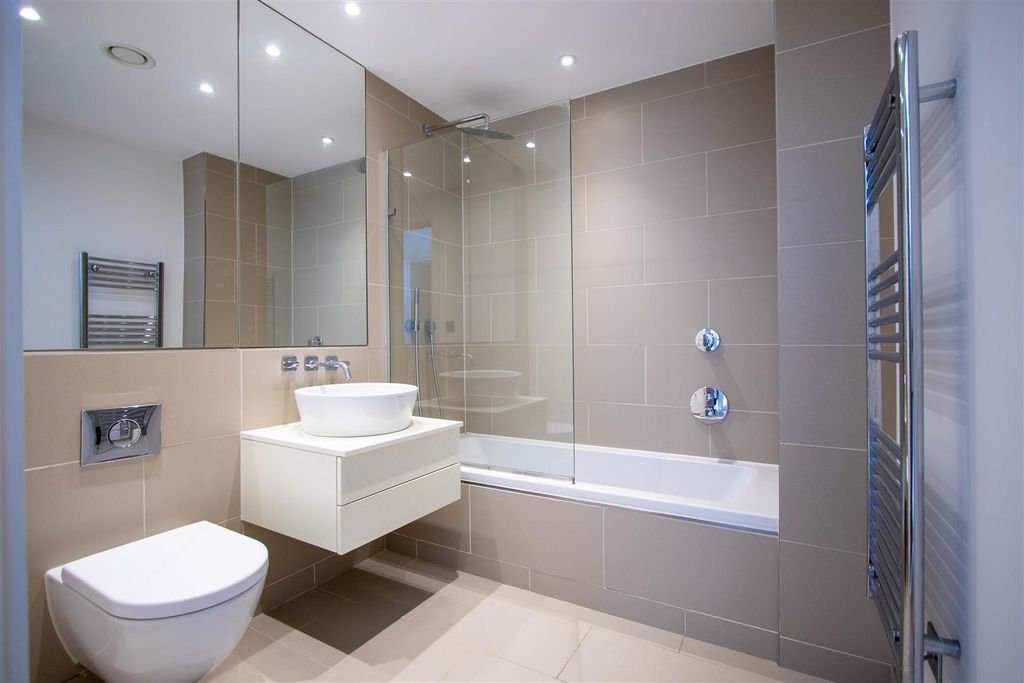 Property photo 2 of 8 Bathrpoom 3.Jpg
