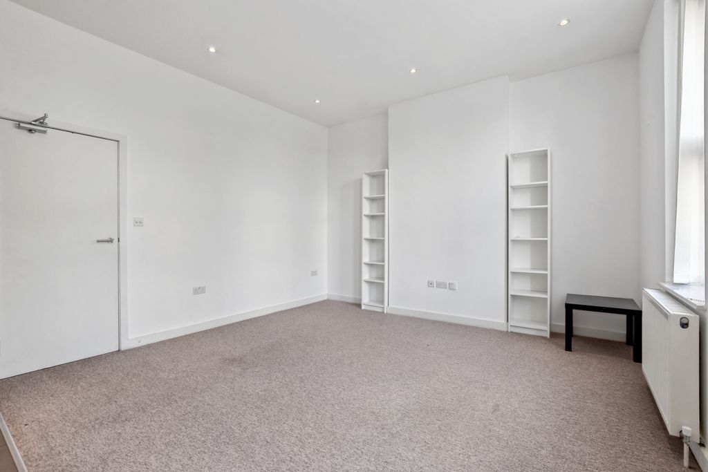 Property photo 3 of 13 Photo 8
