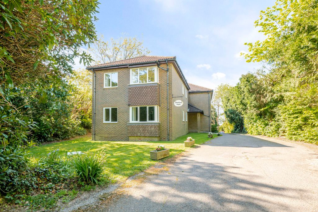 Property photo 1 of 13 Photo 12