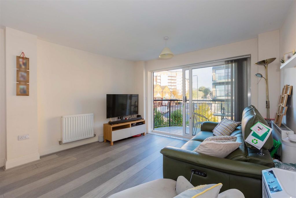 Property photo 2 of 15 16 Trevenna-13.Jpg