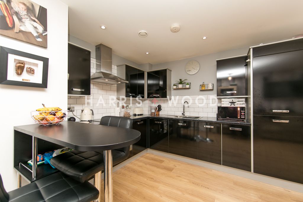 Property photo 3 of 8 Photo 5