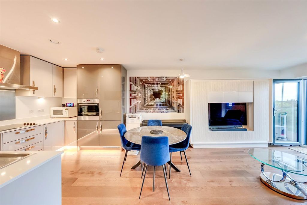 Property photo 2 of 16 A7S04420Hdr.Jpg