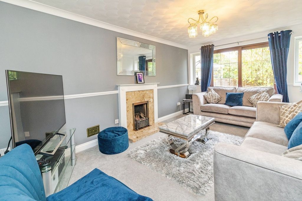 Property photo 2 of 20