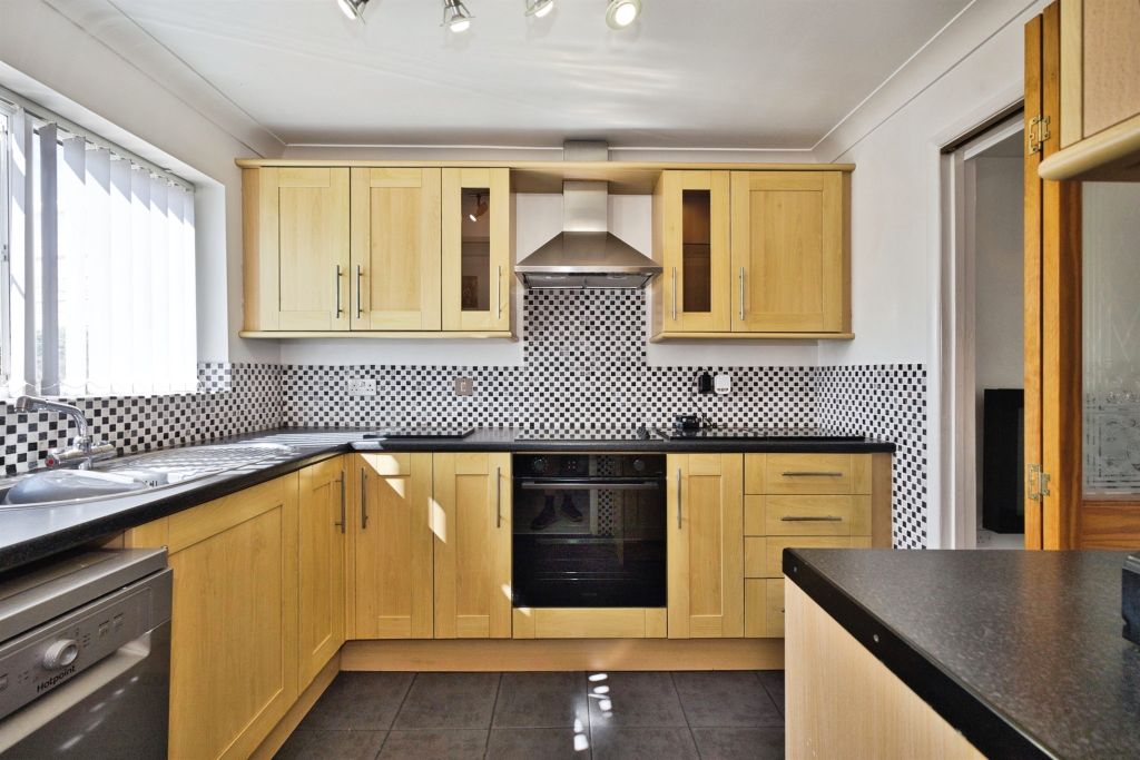 Property photo 2 of 23