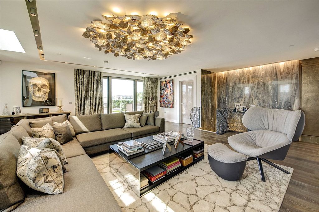 Property photo 3 of 7 Reception