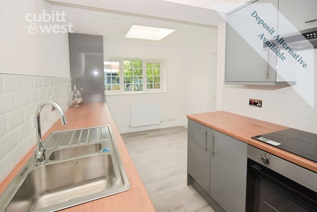 Property photo 2 of 9 Kitchen