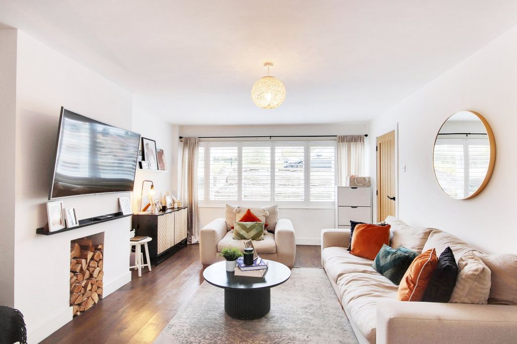 Property photo 2 of 16 Sitting Room