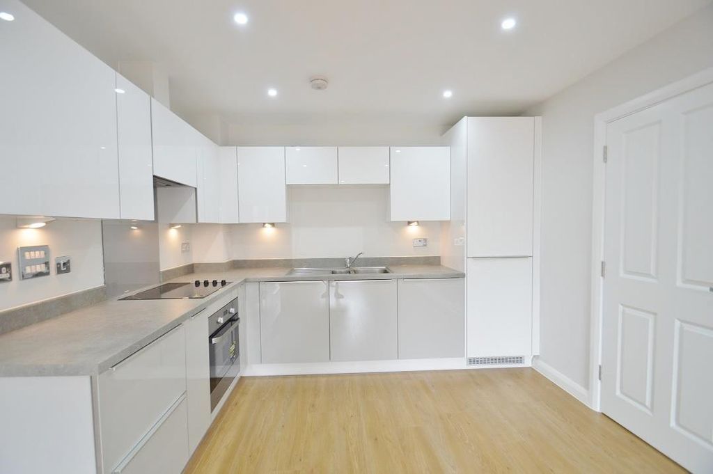 Property photo 3 of 8 Kitchen