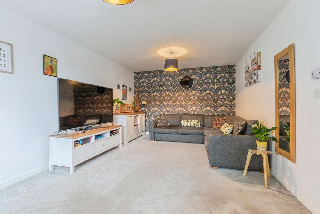 Property photo 3 of 18 Photo