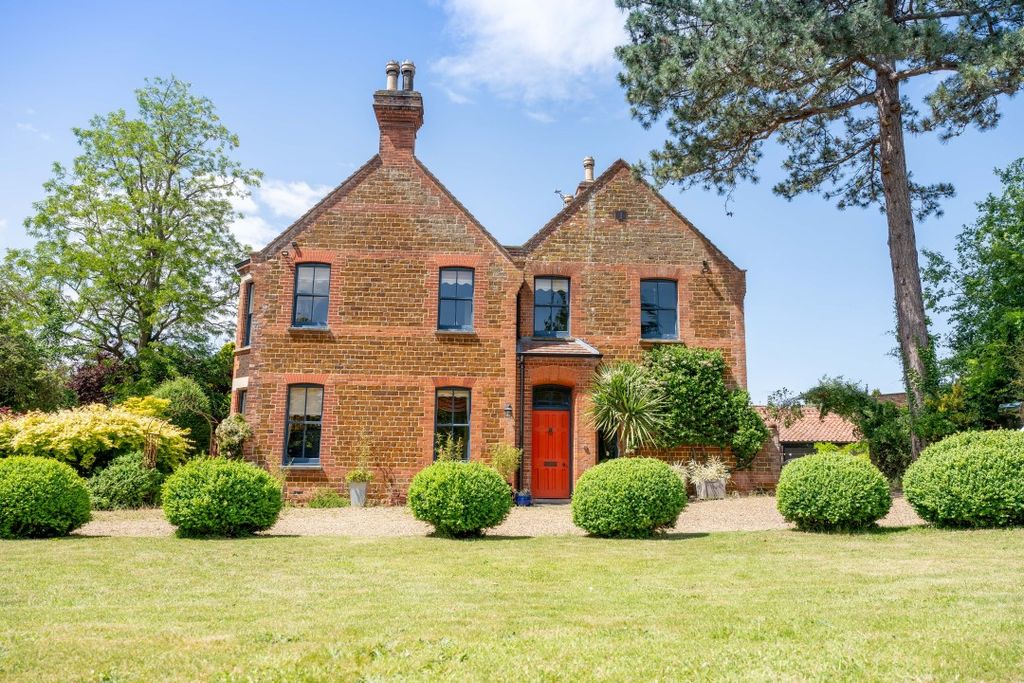 Property photo 2 of 33