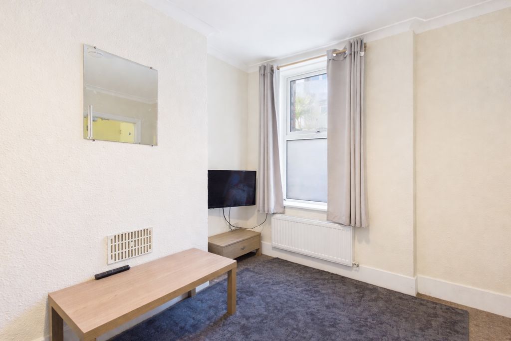 Property photo 3 of 11 Photo 10