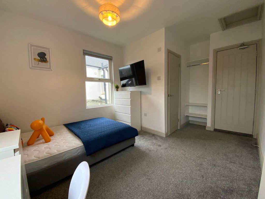 Property photo 2 of 7 Ensuite Bedroom 4