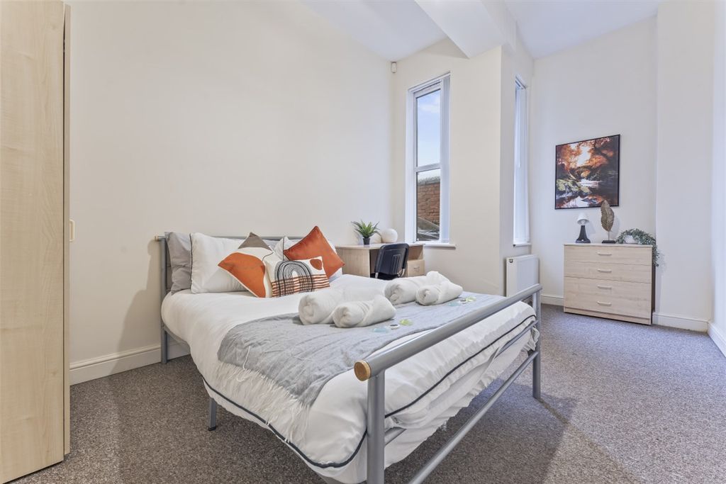 Property photo 2 of 10 (Main)