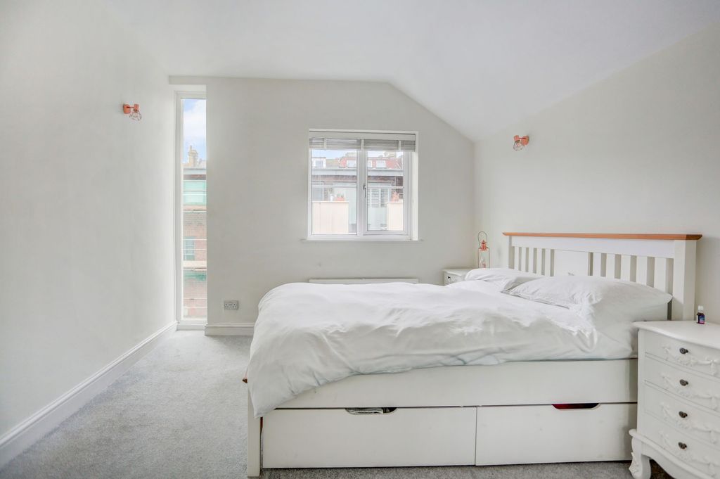 Property photo 3 of 22