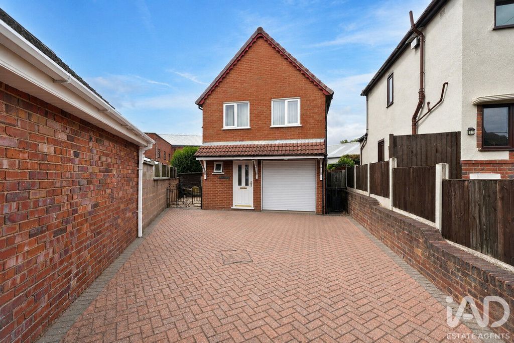 Property photo 1 of 27