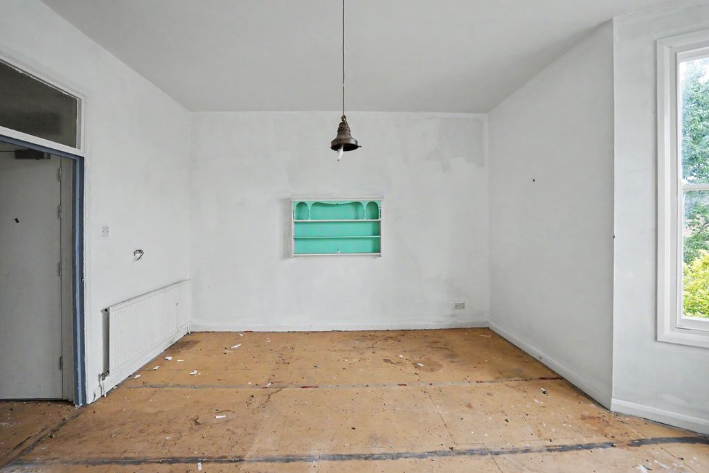 Property photo 3 of 12 Flat B, 116 Hinton Road, Herne Hill, London, Se24 0Hu