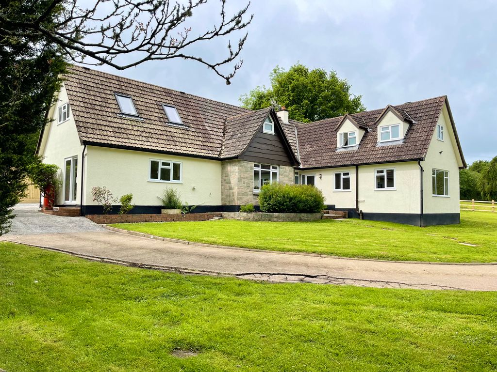 Property photo 1 of 32