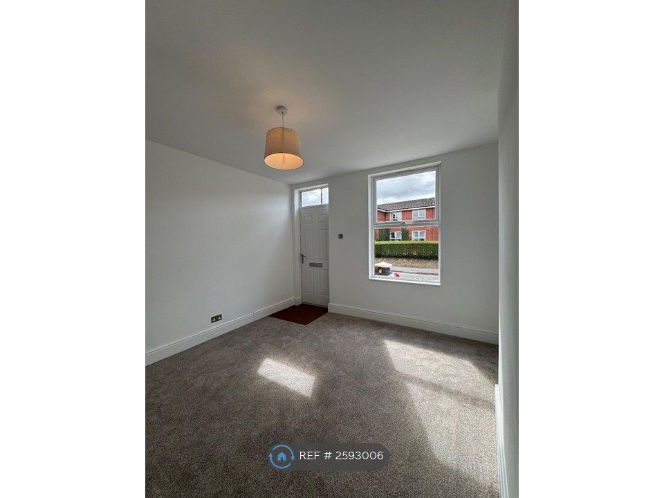 Property photo 3 of 16 Front Room