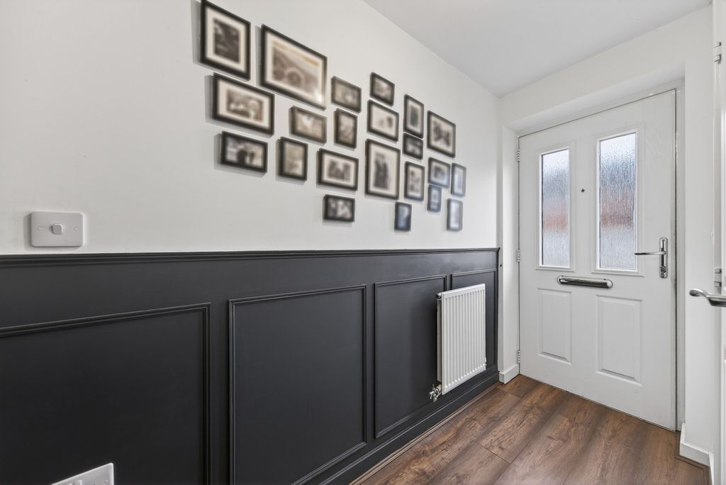 Property photo 3 of 28