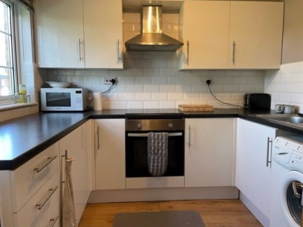 Property photo 2 of 7 Kitchen 4