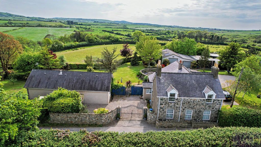 Property photo 3 of 45 Front Of Cae Bach