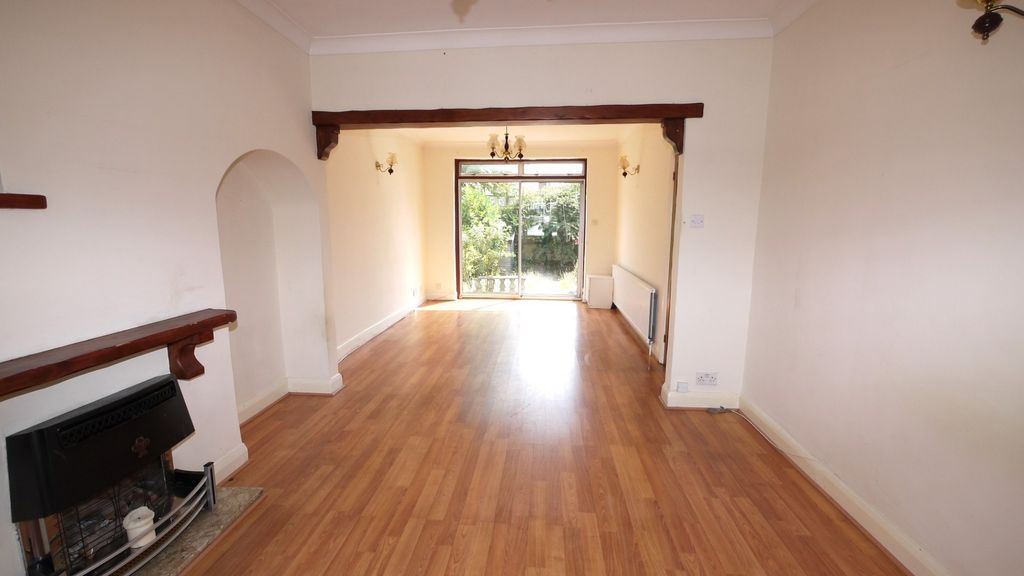 Property photo 3 of 9 4869882