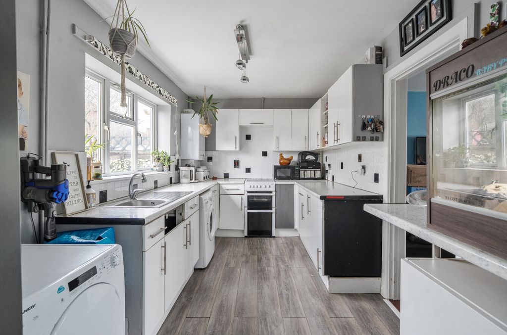 Property photo 3 of 15 1408498-16-699492...