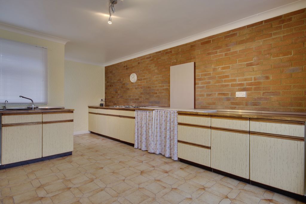 Property photo 2 of 37