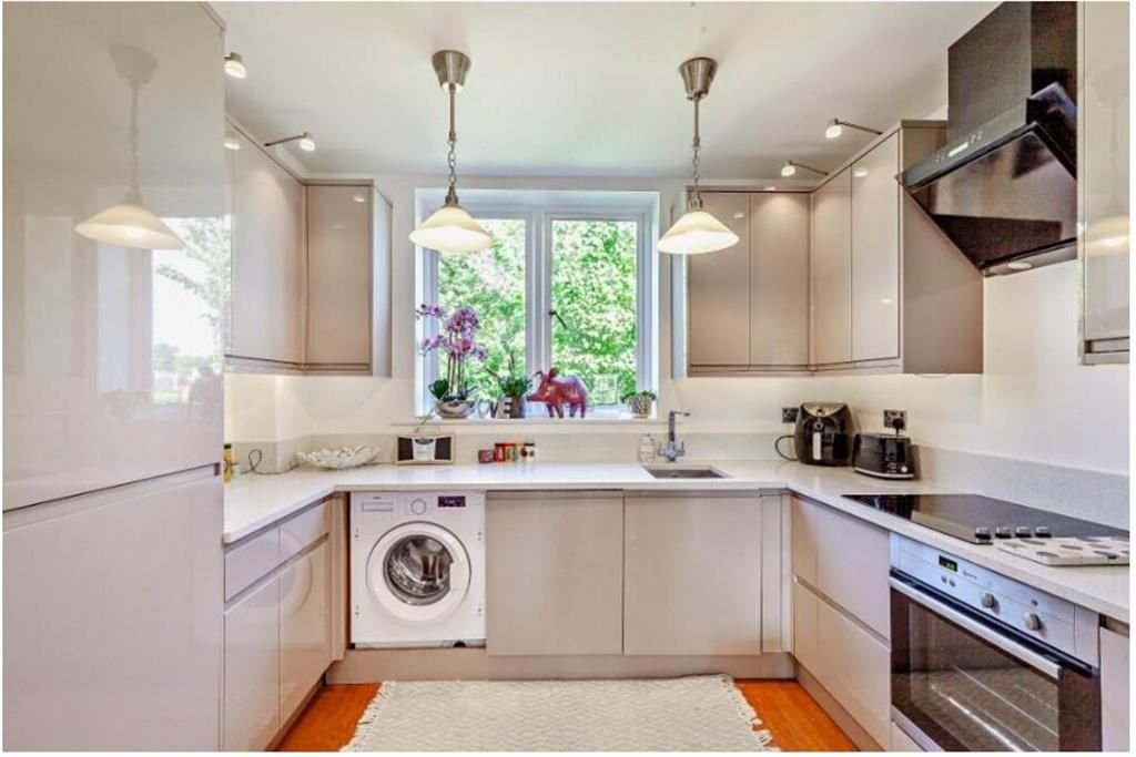 Property photo 3 of 8 Kitchen