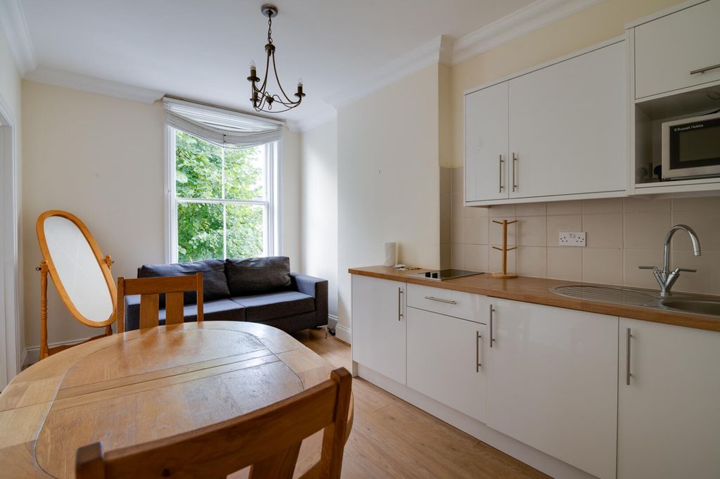 Property photo 3 of 10 85Er6