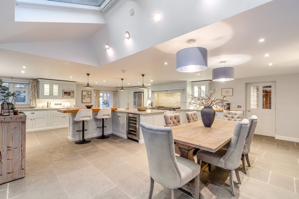 Property photo 2 of 50