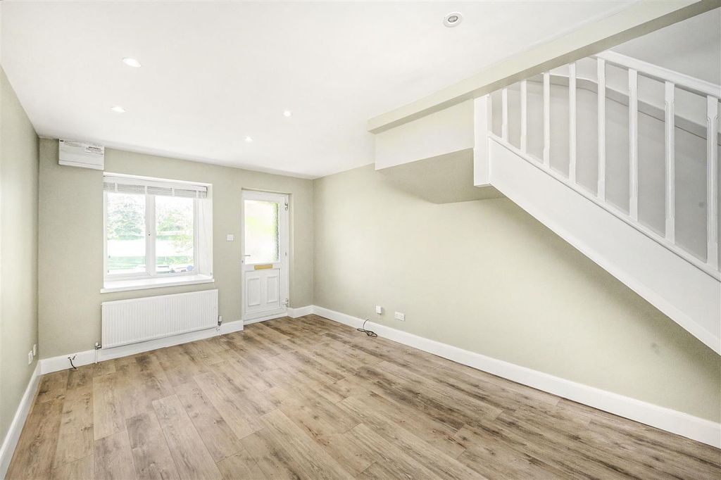 Property photo 3 of 15 Mercers-Row-09.Jpg