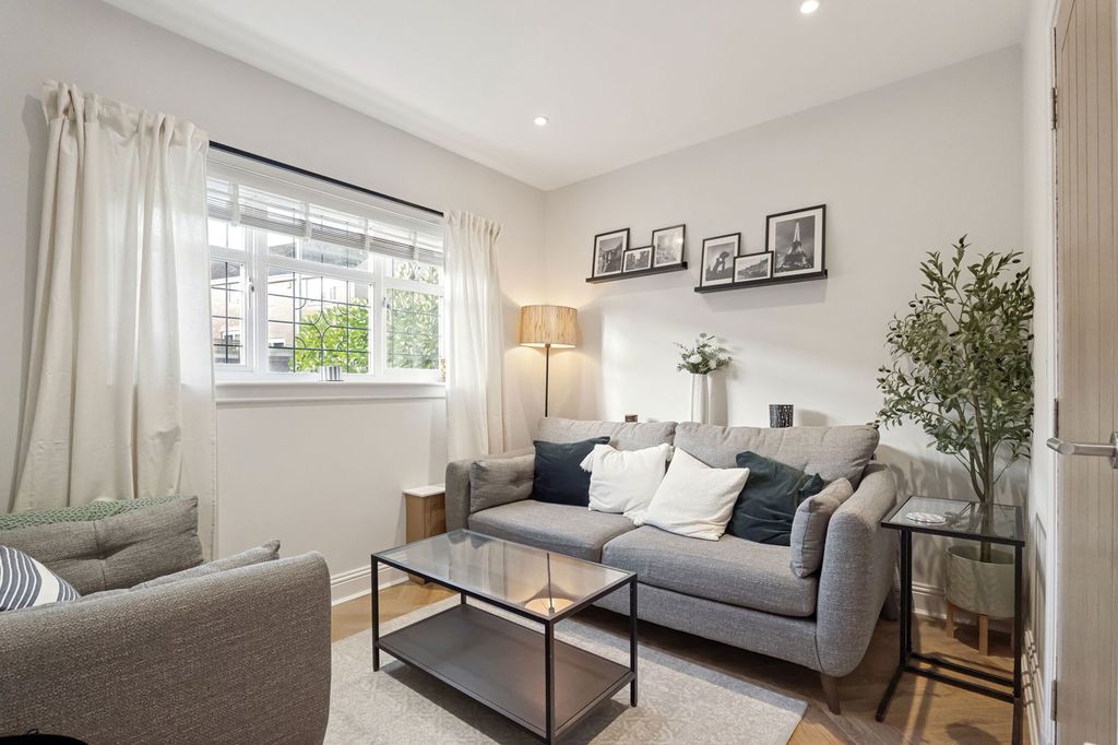 Property photo 3 of 34