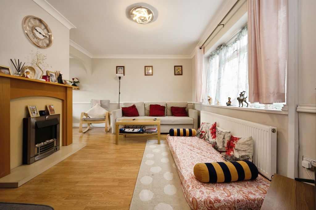 Property photo 2 of 19