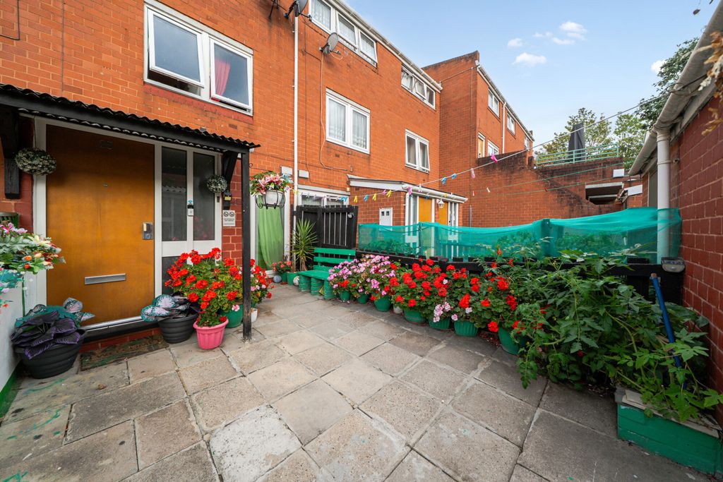 Property photo 1 of 18 1515740-2-6A9997E...