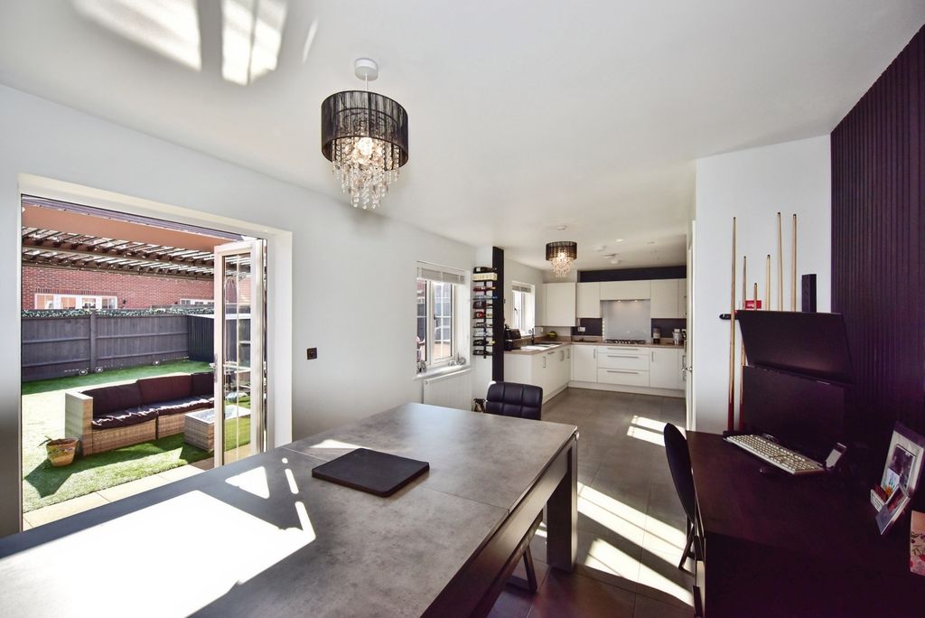 Property photo 3 of 17 Pbox-Img.Jpg