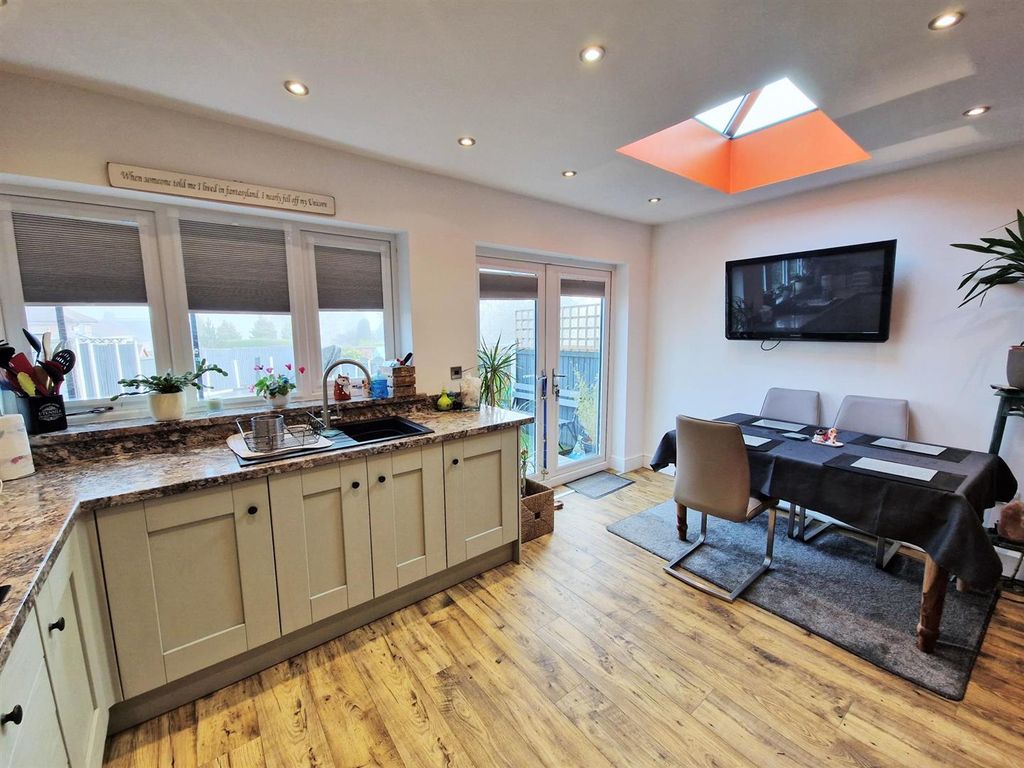 Property photo 3 of 14 01Gqmc0V319Q9Wb3Kqh7