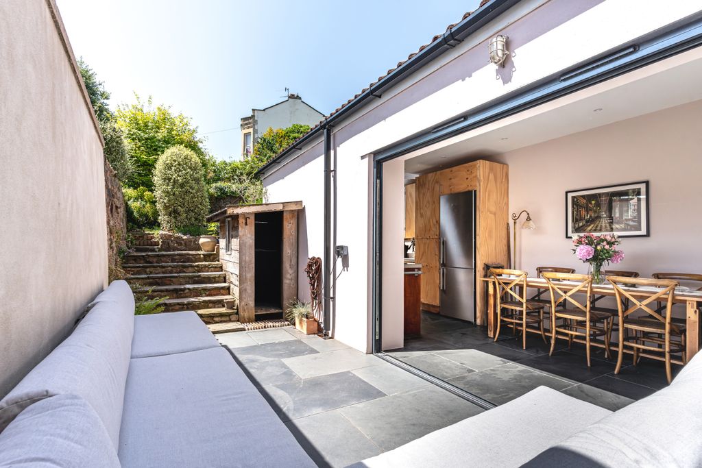 Property photo 2 of 23 19