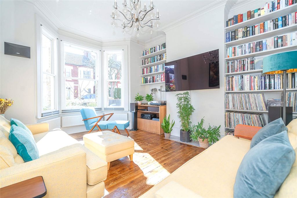 Property photo 2 of 22 Front Reception A