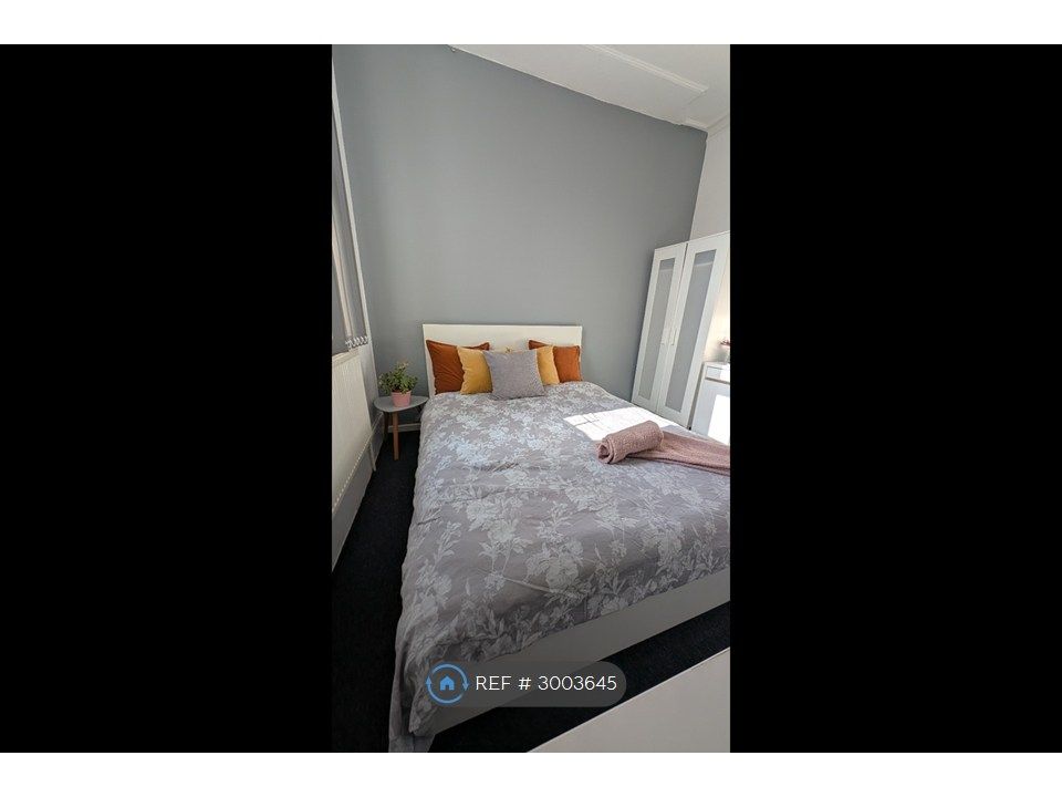 Property photo 3 of 19 Room 4