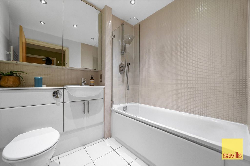 Property photo 3 of 24 Bathroom