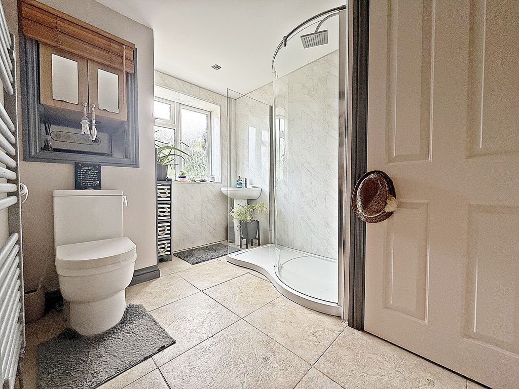 Property photo 3 of 25 Shower Room
