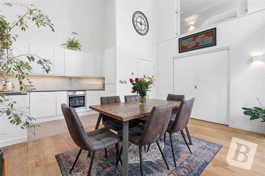 Property photo 1 of 16 Kitchen/ Dining