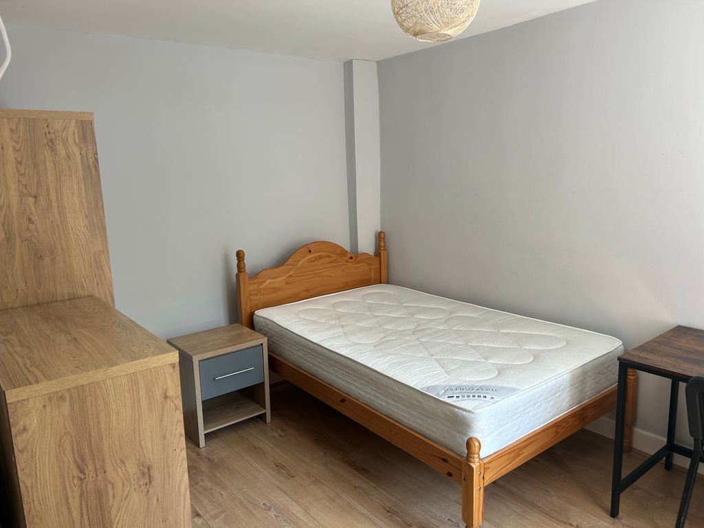 Property photo 1 of 12 Milton_Room4_4