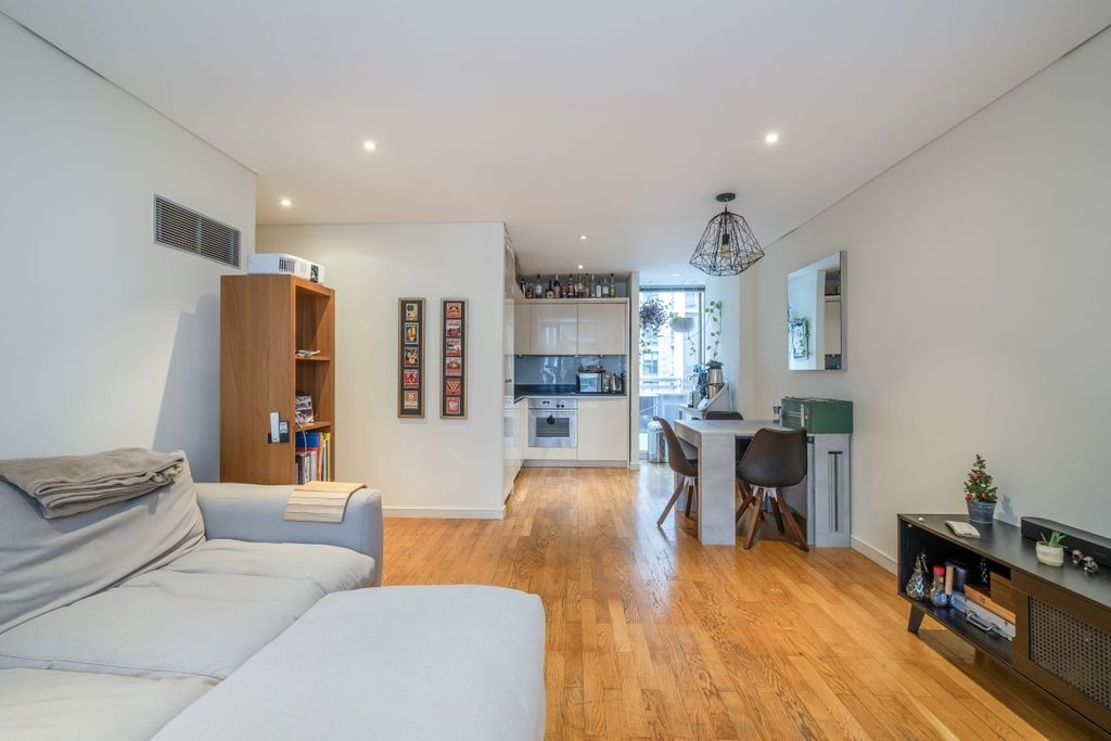 Property photo 3 of 12 Reception