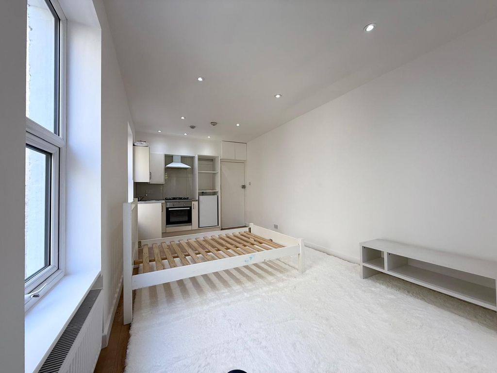 Property photo 2 of 8 Photo 3