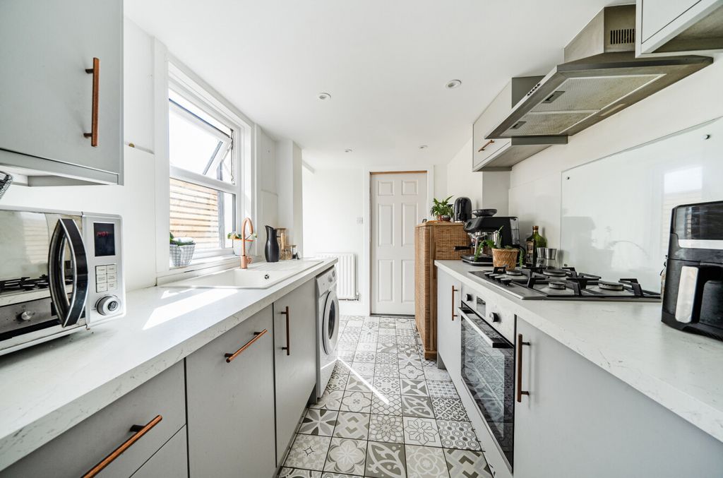 Property photo 3 of 12 1346541-15-68Beda...