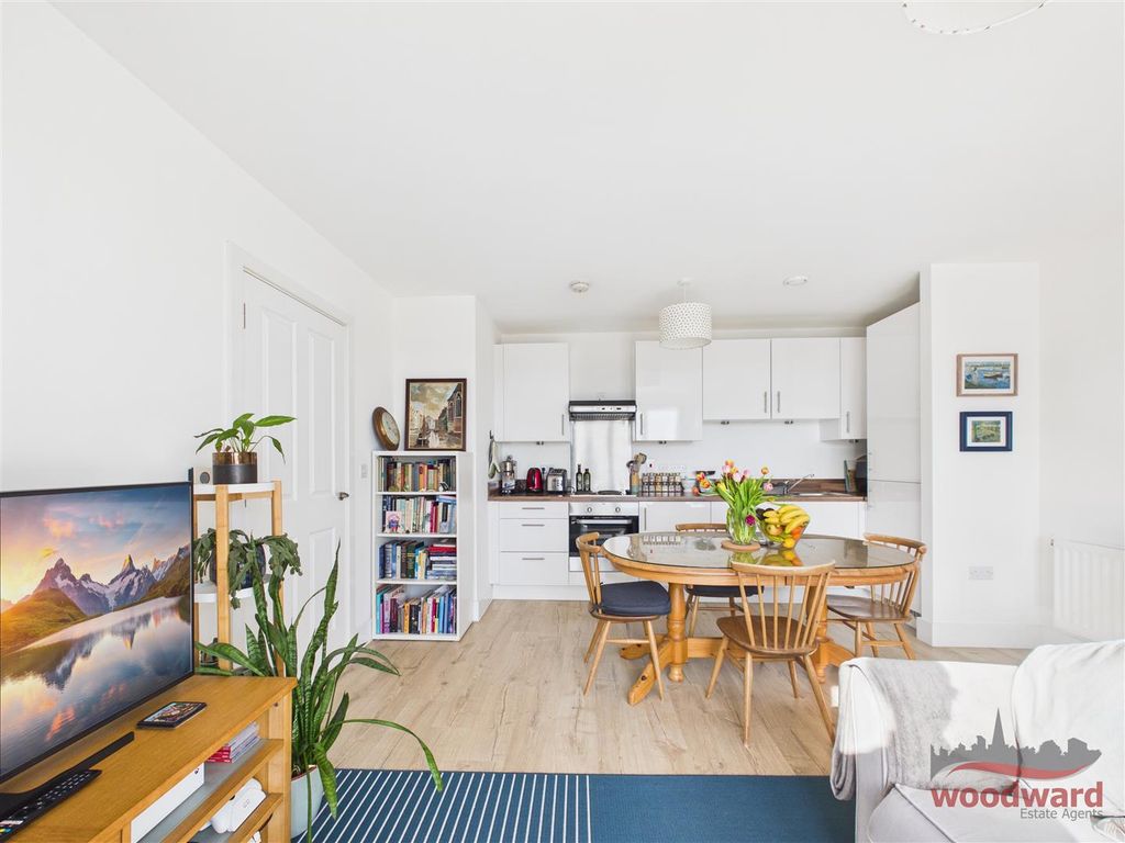 Property photo 3 of 10 Cam05267G0-Pr0187-Still007.Jpg